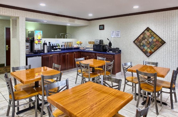 Country Hearth Inn Knightdale Raleigh image 13