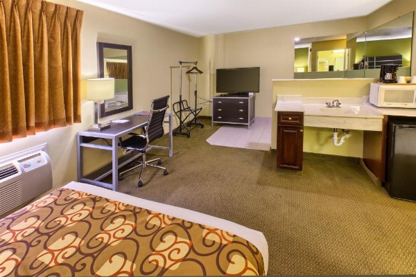Country Hearth Inn Knightdale Raleigh image 9